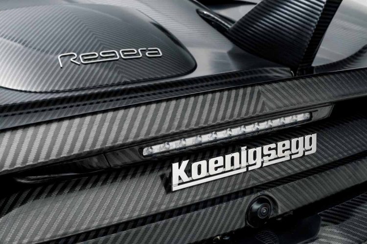 Este Koenigsegg Regera es el primer automóvil del mundo con un acabo KNC (Koenigsegg Naked Carbon)