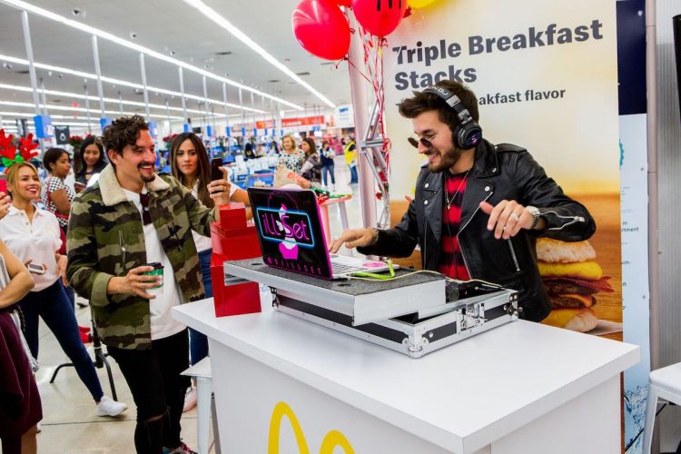 McDonald’s se une con los hermanos Mau y Ricky para sorprender a familias hispanas con los nuevos Triple Breakfast Stacks
