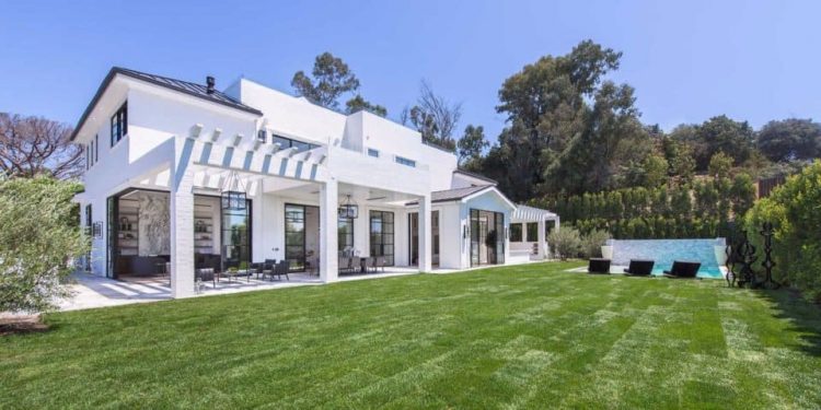LeBron James ahora es un Laker: Echa un vistazo a su nueva mega mansión que compró por $23 millones en la ciudad de Los Ángeles, California