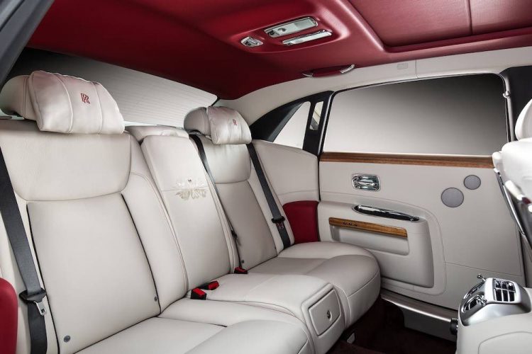 Rolls-Royce Ghost "Eternal Love" Edition, le rinde homenaje al cisne blanco