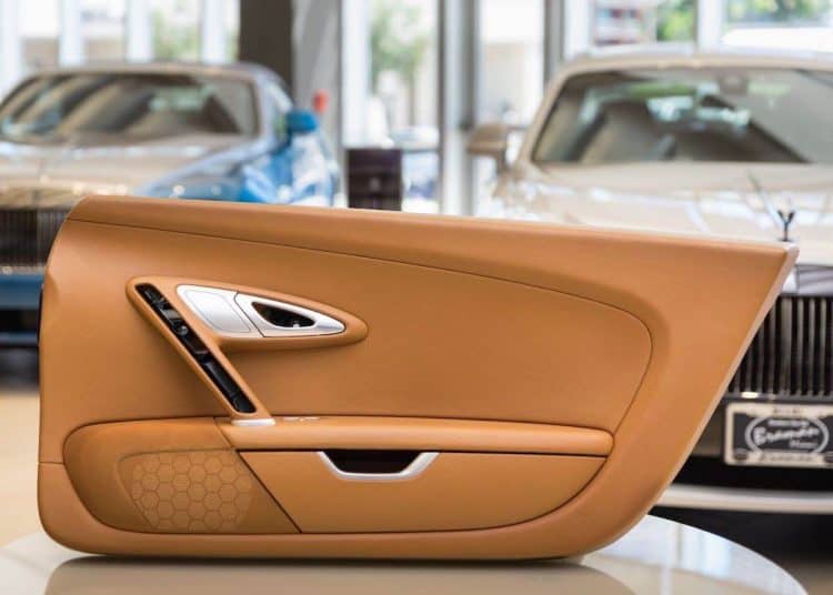 Este completamente nuevo interior de un Bugatti Veyron está a la venta en eBay por $150.000