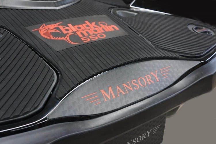 BLACK MARLIN: Un lujoso Jet Ski hecho de fibra de carbono por Mansory