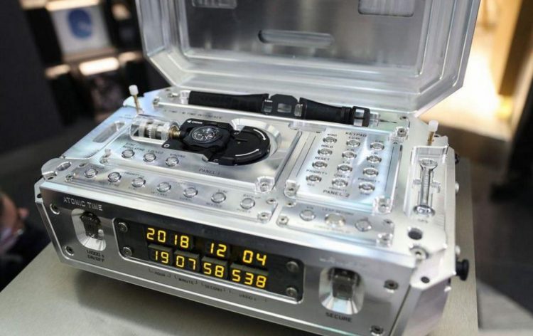 La última creación de Urwerk, un innovador reloj atómico de edición limitada que cuesta $2,7 millones