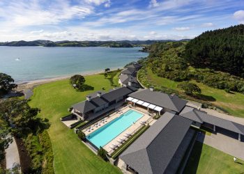 Multimillonario ruso del acero abre el mega espectacular “Helena Bay Lodge” en Nueva Zelanda