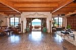 Echa un vistazo a esta increíble casa frente a una playa en Malibú que la cantante Mariah Carey alquiló en Airbnb y que tu también puedes hacerlo por $10.000/La noche