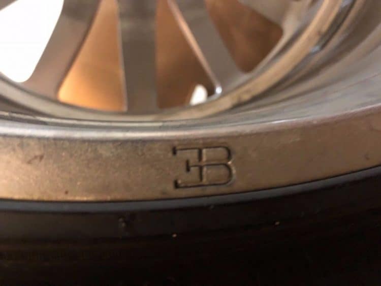 Usuario de eBay vende un juego de llantas y neumáticos de un Bugatti Veyron 16.4 por el mismo precio de un Porche Carrera ¡nuevo!
