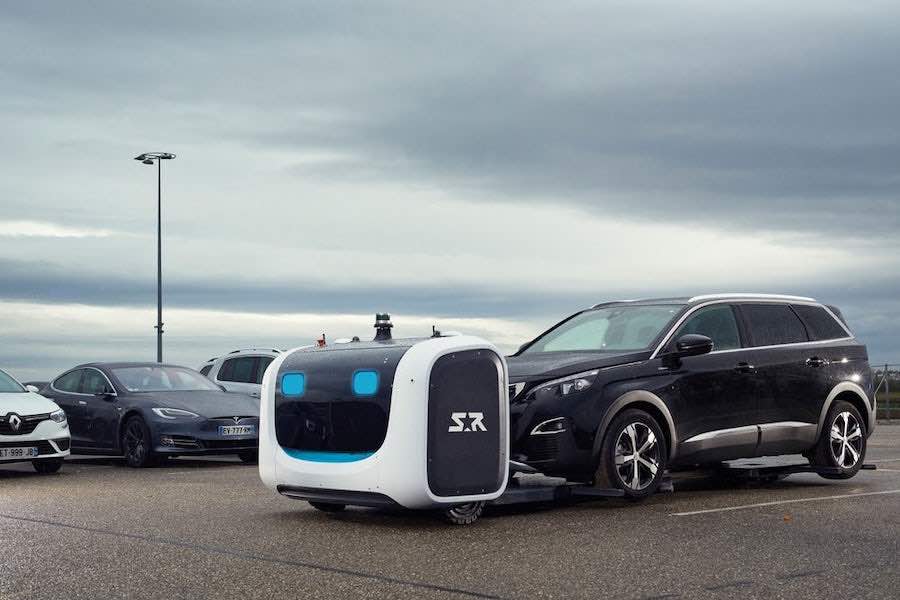 El aeropuerto londinense de Gatwick experimentará con robots aparcacoches autónomos Stan que estacionarán sus vehículos