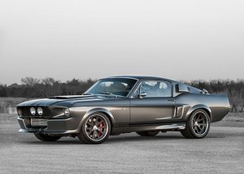 Este bestial Shelby Mustang G.T.500 CR recibe un toque de potencia por Classic Recreations