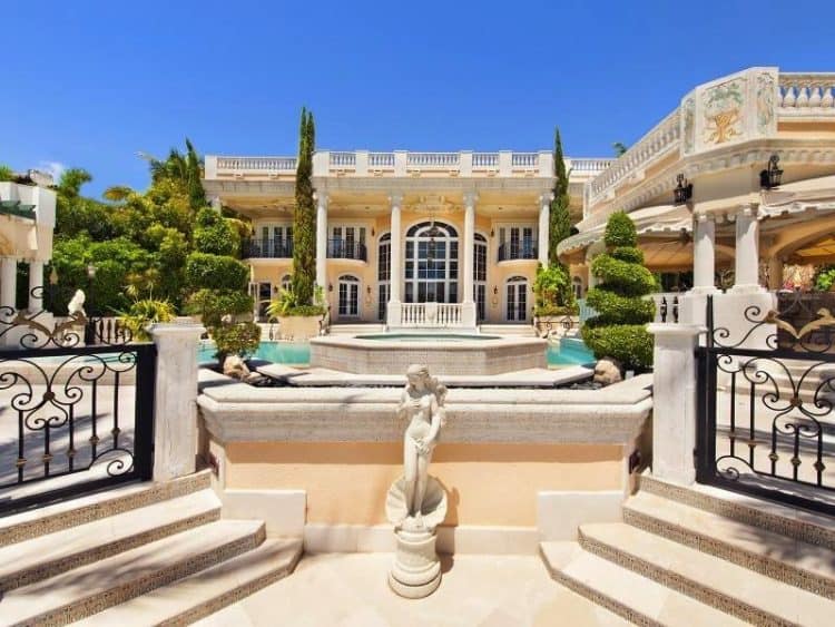 Esta suntuosa mansión de estilo italiano en la exclusiva Palm Island, Miami Beach se vendió por $17 millones
