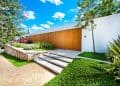 Marcelo Sodré diseñó esta hermosa residencia con espacios eficientes y abierta a la naturaleza en Sao Paulo, Brasil