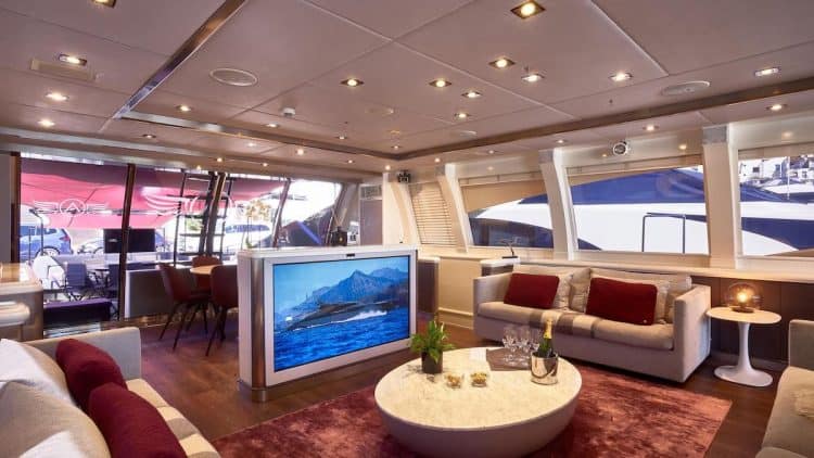 Sube a bordo de ASCARI I, el lujoso súper yate de 37 metros construido por Palmer Johnson que ahora puedes comprar por €5.200.000
