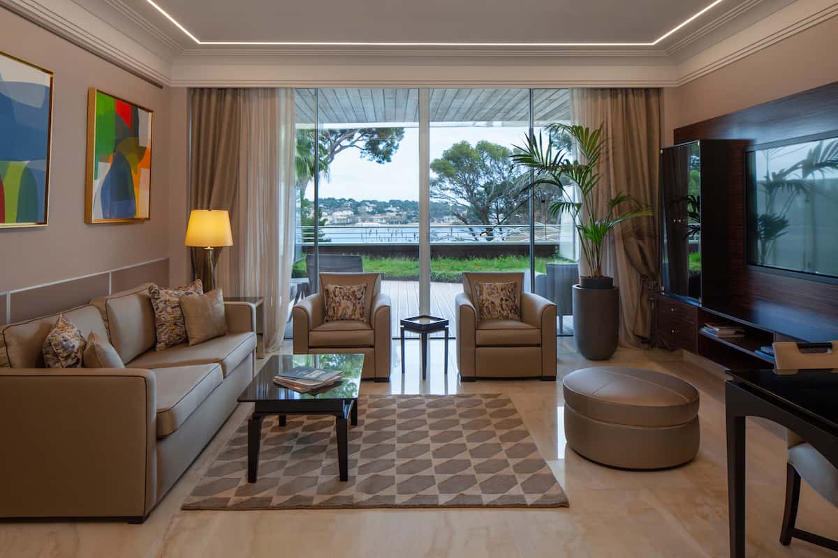 Disfruta del yate de lujo Azimut del Alàbriga Hotel & Home Suites con una escapada "Top Class" por la Costa Brava