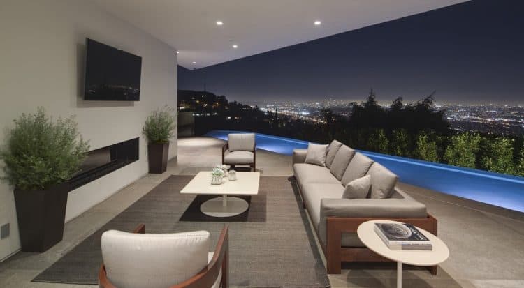 Vea la mansión contemporánea que el magnate de la moda Calvin Klein compró en Hollywood Hills, Los Ángeles por $25 millones