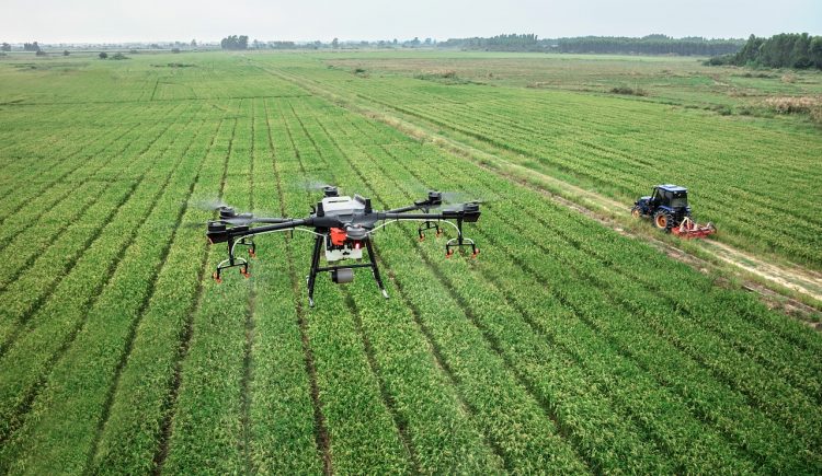 Drones con cámara fabricados en China por DJI.