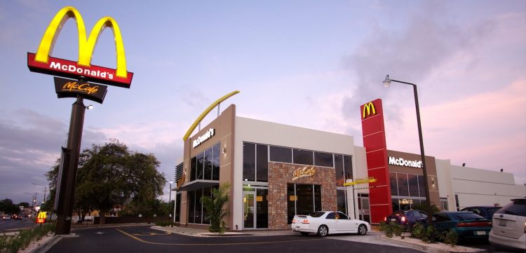 McDonald’s acepta monedas extranjeras para celebrar el debut de su menú Worldwide Favorites