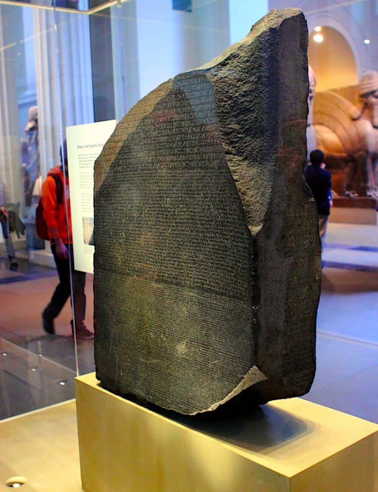 Antigua piedra de Rosetta