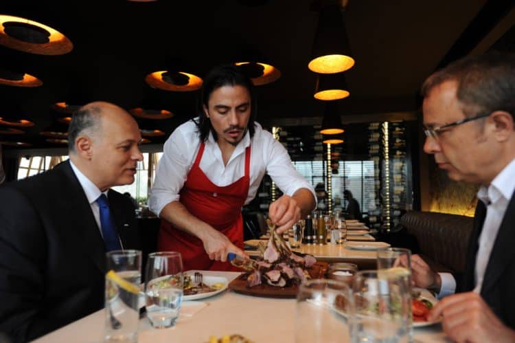 Nusret Gökçe "Salt Bae"; El chef más popular del mundo y dueño de los famosos restaurantes de carne a la parrilla Nusr-Et