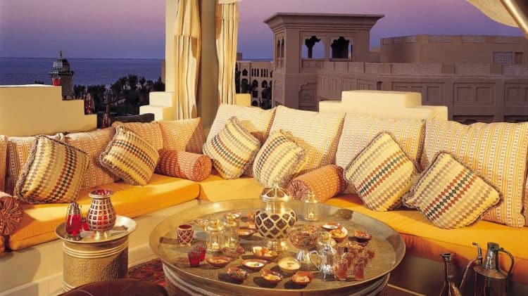 El resort evoca el espíritu real y místico de la antigua Arabia.