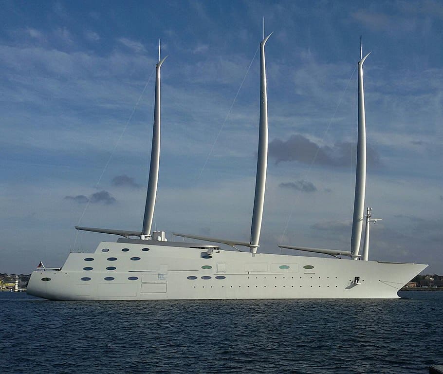 Sailing Yacht A, tour privado por este súper yate de lujo de $500 millones diseñado por Philippe Starck