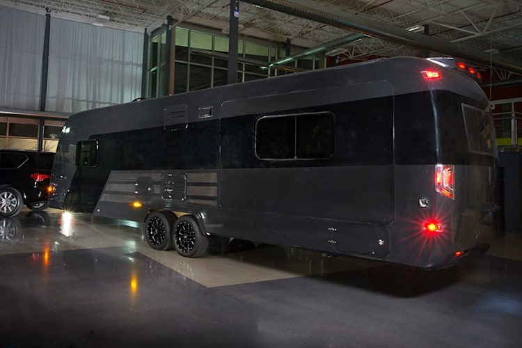 CR-1 Carbon: La primera caravana hecha completamente de fibra de carbono del mundo