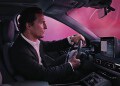 Vea a Matthew McConaughey conducir a través de nubes de colores en la nueva Lincoln Aviator 2020