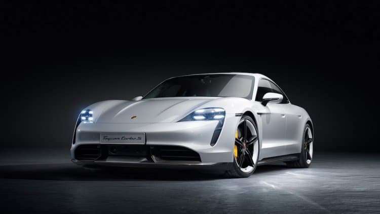 Estreno mundial del Porsche Taycan Turbo S y el Taycan Turbo: deportividad sostenible