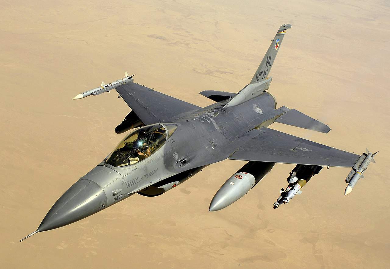 Avión de combate F-16 "Fighting Falcon"