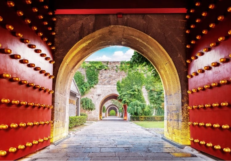 La tradicional Puerta Roja China de Nanjing Zhonghuamen