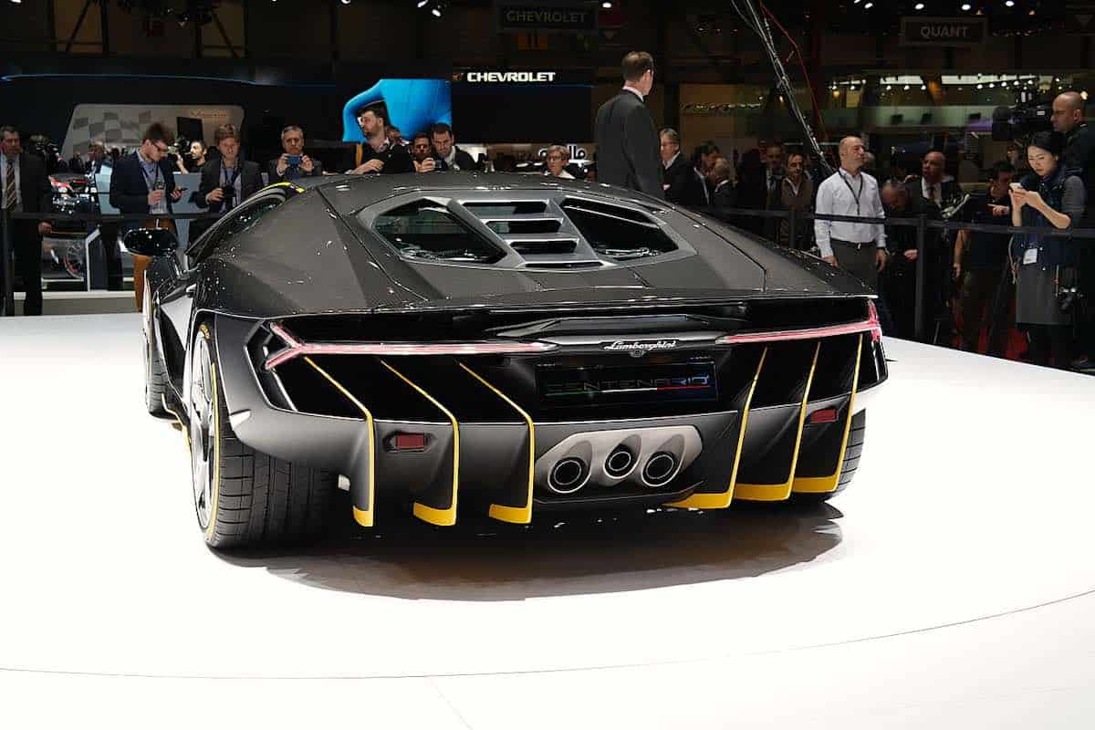 Vea el momento en que este Lamborghini Centenario de €2,5 millones es  entregado a su dueño en Londres - Mega Ricos