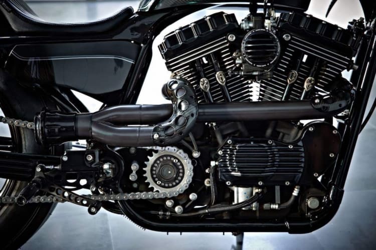 Motocicleta Harley-Davidson Sportster 'Stealth Bullet' por Rough Crafts