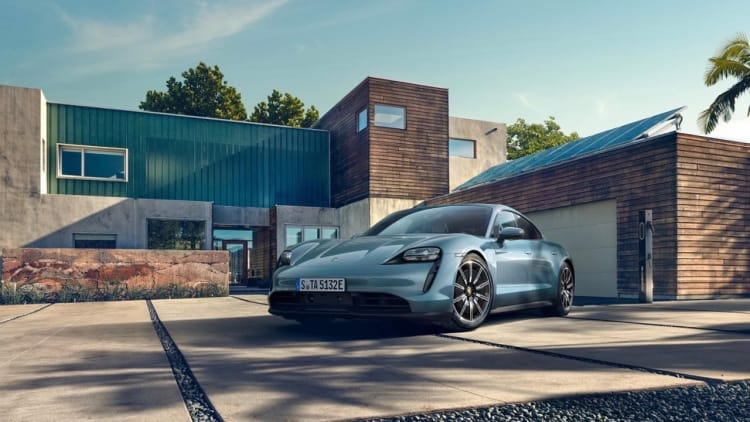 Porsche amplía su gama de deportivos eléctricos con el Taycan 4S