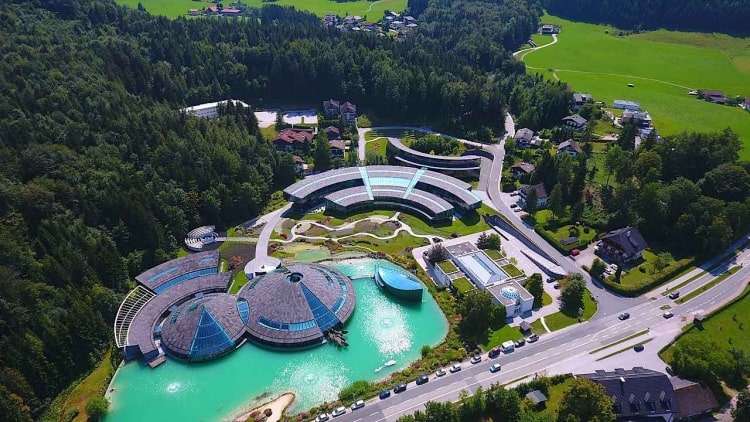 Sede principal de Red Bull en Fuschl am See, Austria