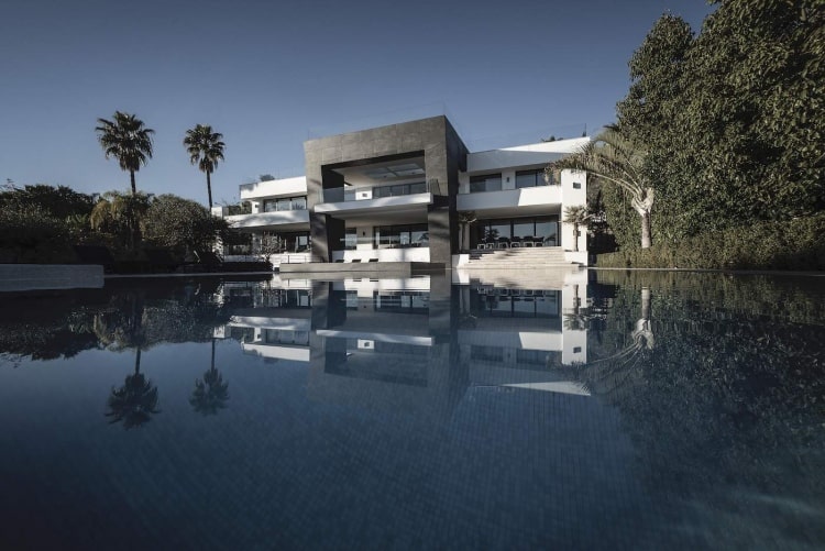 Villa Mozart: Espectacular mansión contemporánea en Sierra Blanca, Marbella