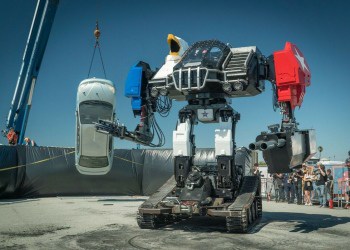 Alguien acaba de vender este enorme robot de combate de 16 pies de alto en eBay