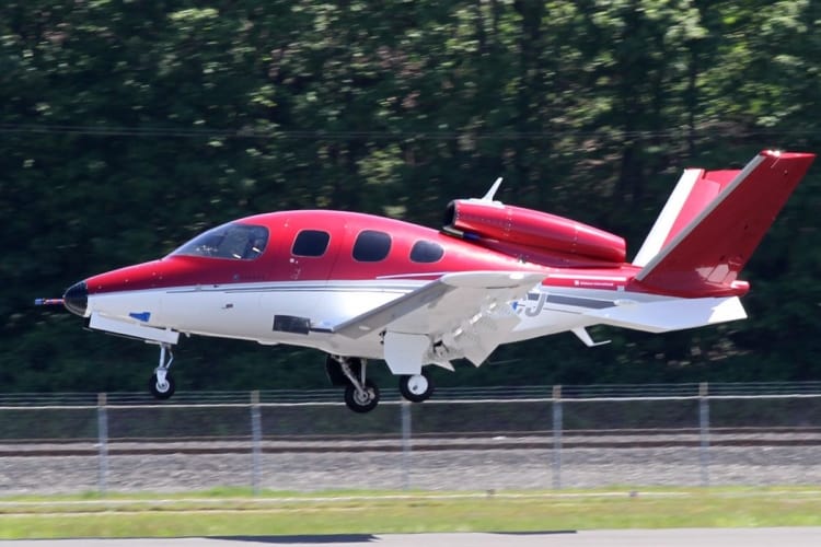 El avión privado Cirrus Vision ahora puede "aterrizar solo"