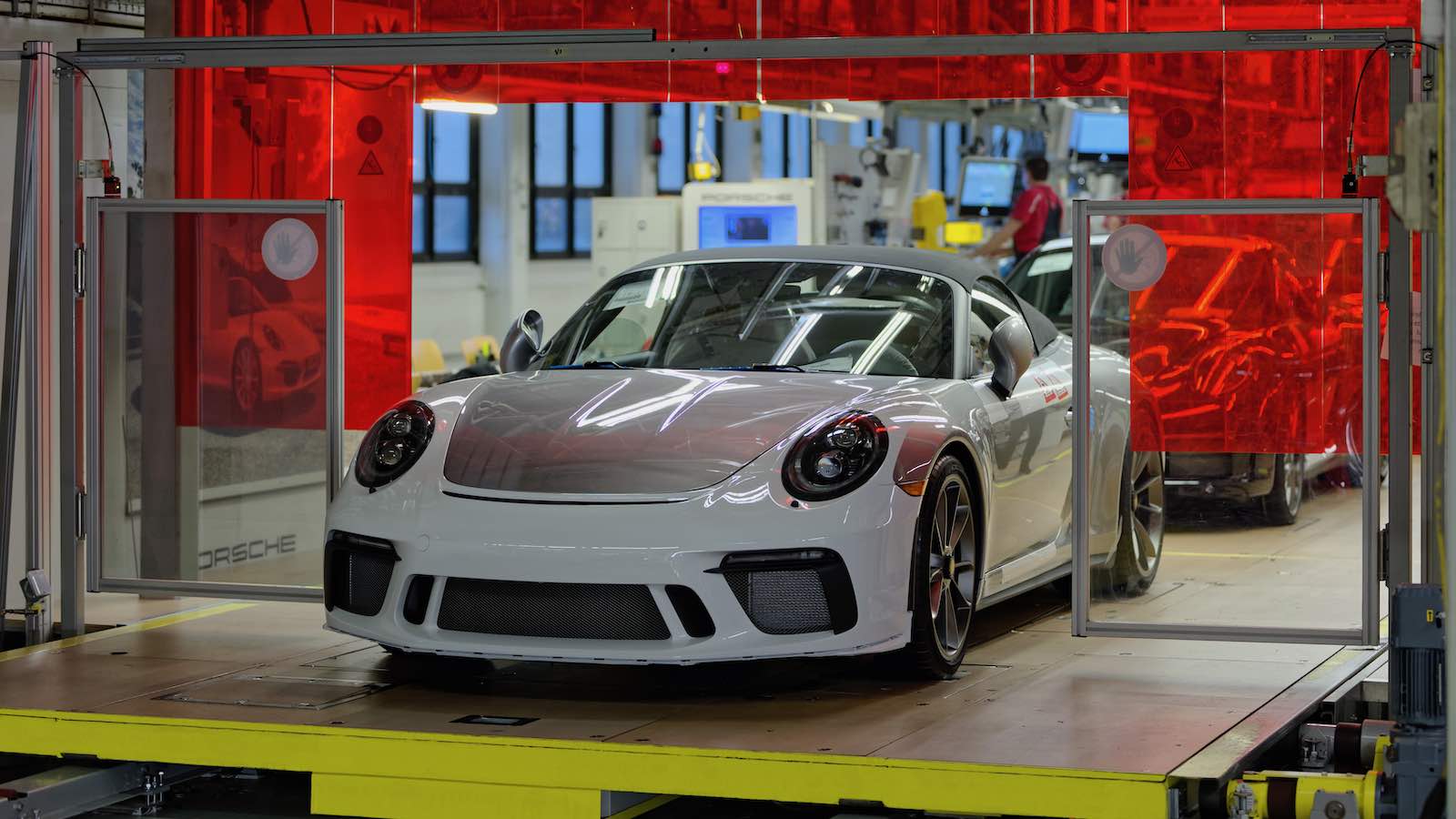 Sale de la línea de producción el último Porsche 911 de la generación 991