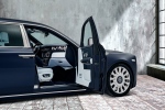 El empresario sueco Ayad Al Saffar ordenó este hermoso coche a medida con un interior floral.