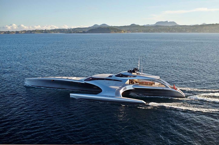 Futurista súperyate Adastra sala a la venta con Burgess Yachts
