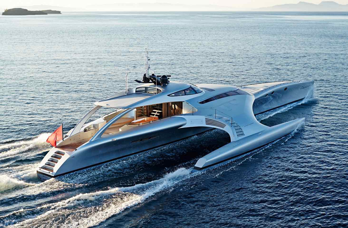 Este futurista súperyate sale a la venta por $12 millones en Burgess Yachts