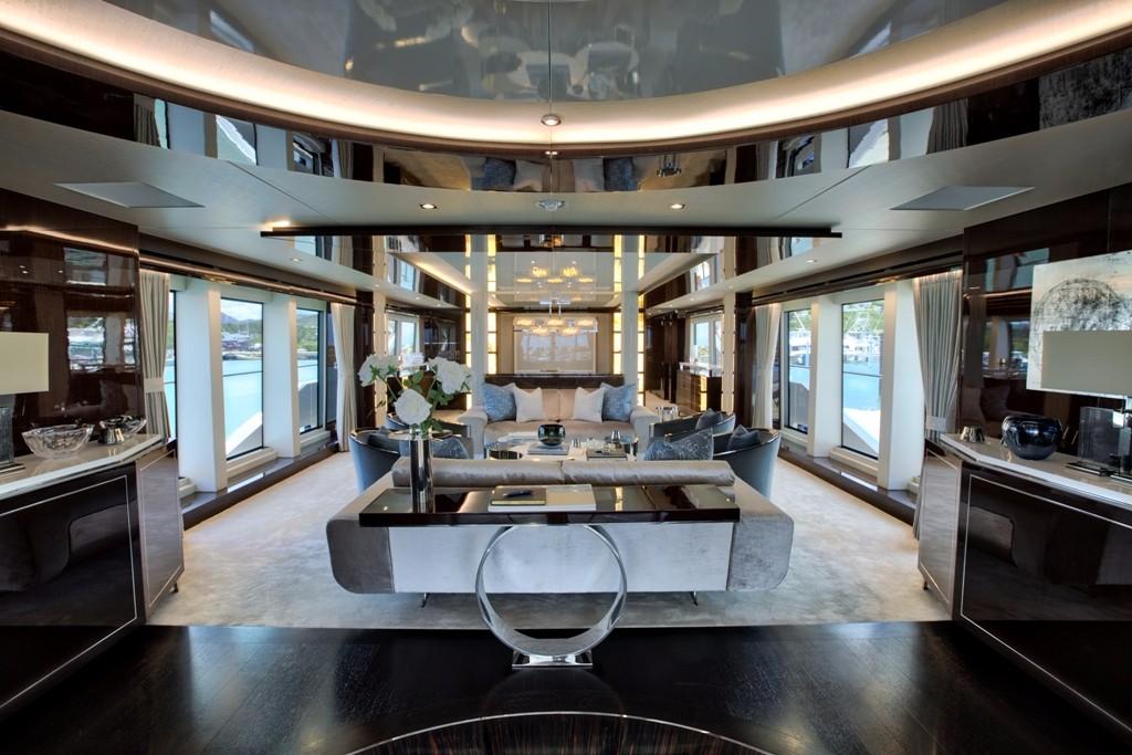Interior de la lujosa embarcación a la venta por $15 millones