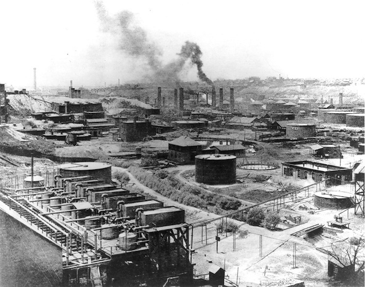 La primera refinería de la familia Rockefeller en Cleveland, Ohio, en 1889.