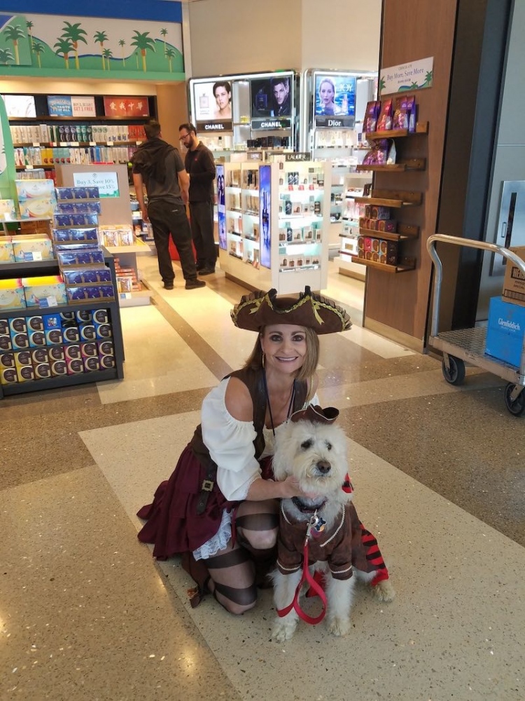 Un programa antiestrés con cachorros está disponible en el aeropuerto de Los Ángeles