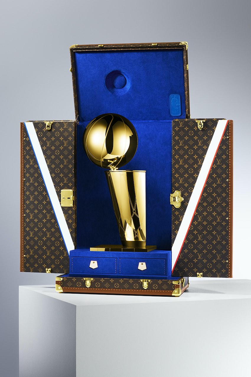 Baúl de viaje Louis Vuitton para el "trofeo Larry O’Brien" de la NBA.