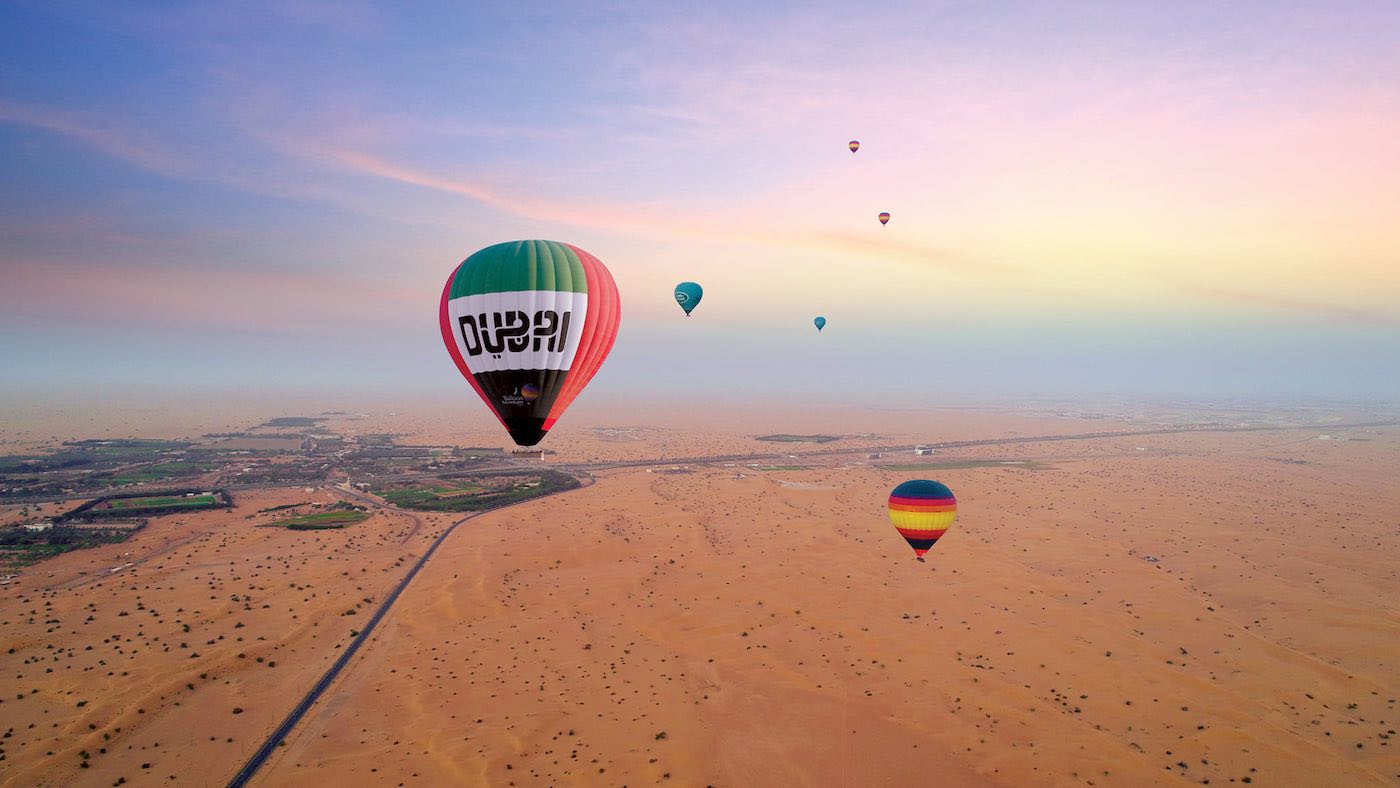 Disfrute de un exclusivo viaje en globo aerostático sobre el desierto de Dubái