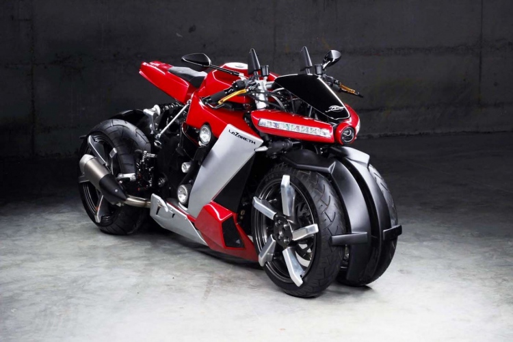 Lazareth lleva a producción la LM 410, su mega potente motocicleta de 4 ruedas alimentada por un motor Yamaha R1
