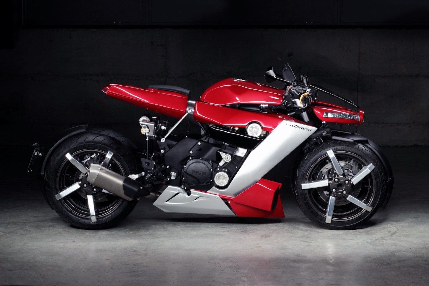 Mega potente motocicleta de 4 ruedas alimentada por un motor Yamaha R1