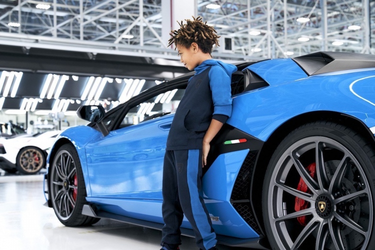 Lamborghini presentó su primera colección de ropa para niños junto a Kabooki