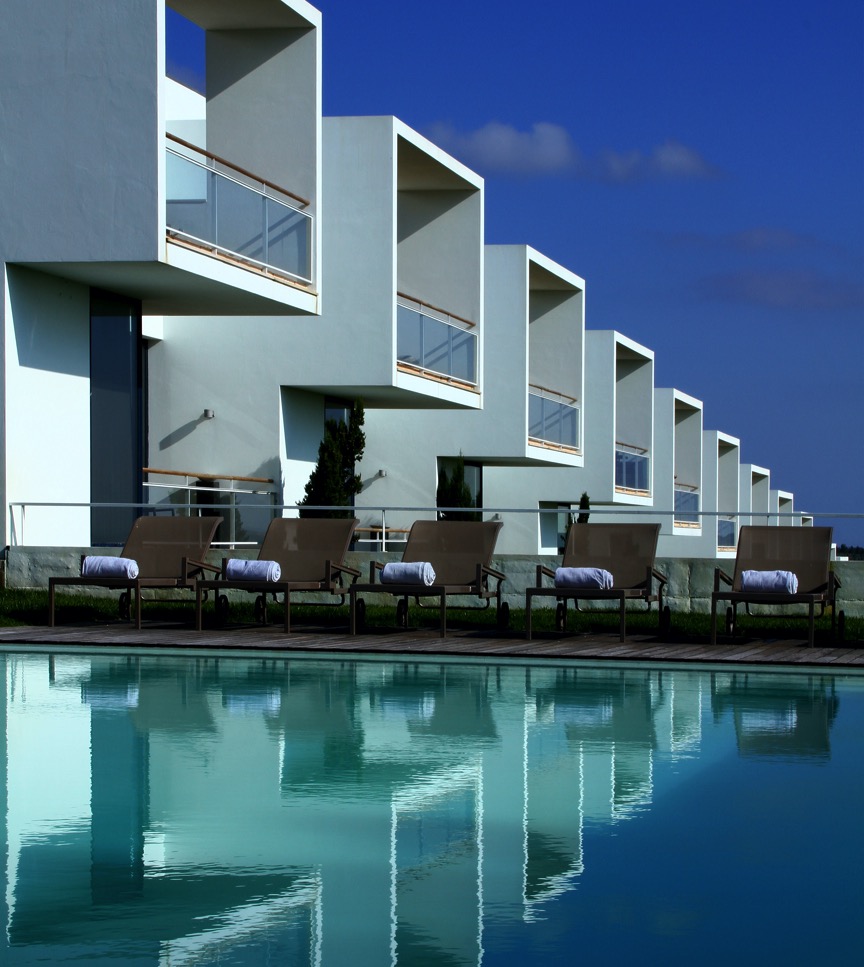 Disfruta de una escapa en familia o con amigos, alojados en las villas de diseño del resort más exclusivo de Portugal