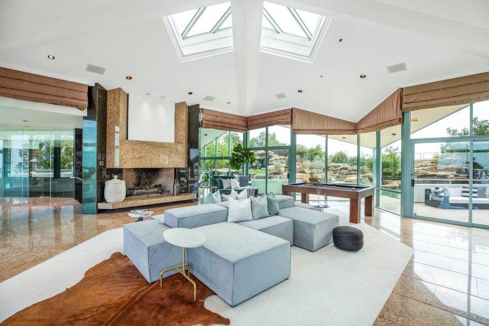 Pharrell Williams ofrece su exclusiva casa de cristal que tiene en Beverly Hills por $17 millones
