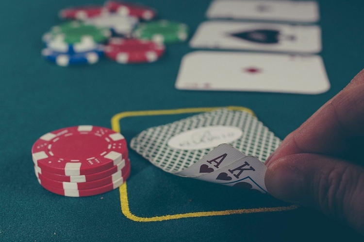 La historia del multimillonario Jason Senti tras ganar la Serie Mundial de Poker